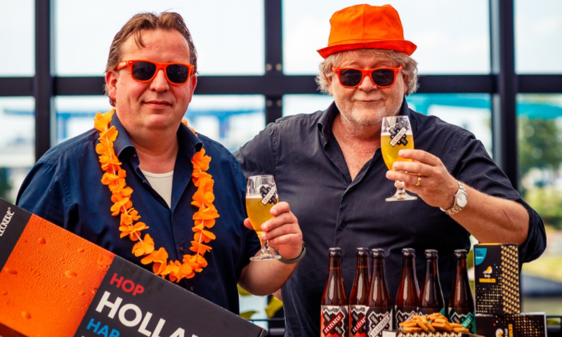 Proosten met de HOP Holland Hap Box